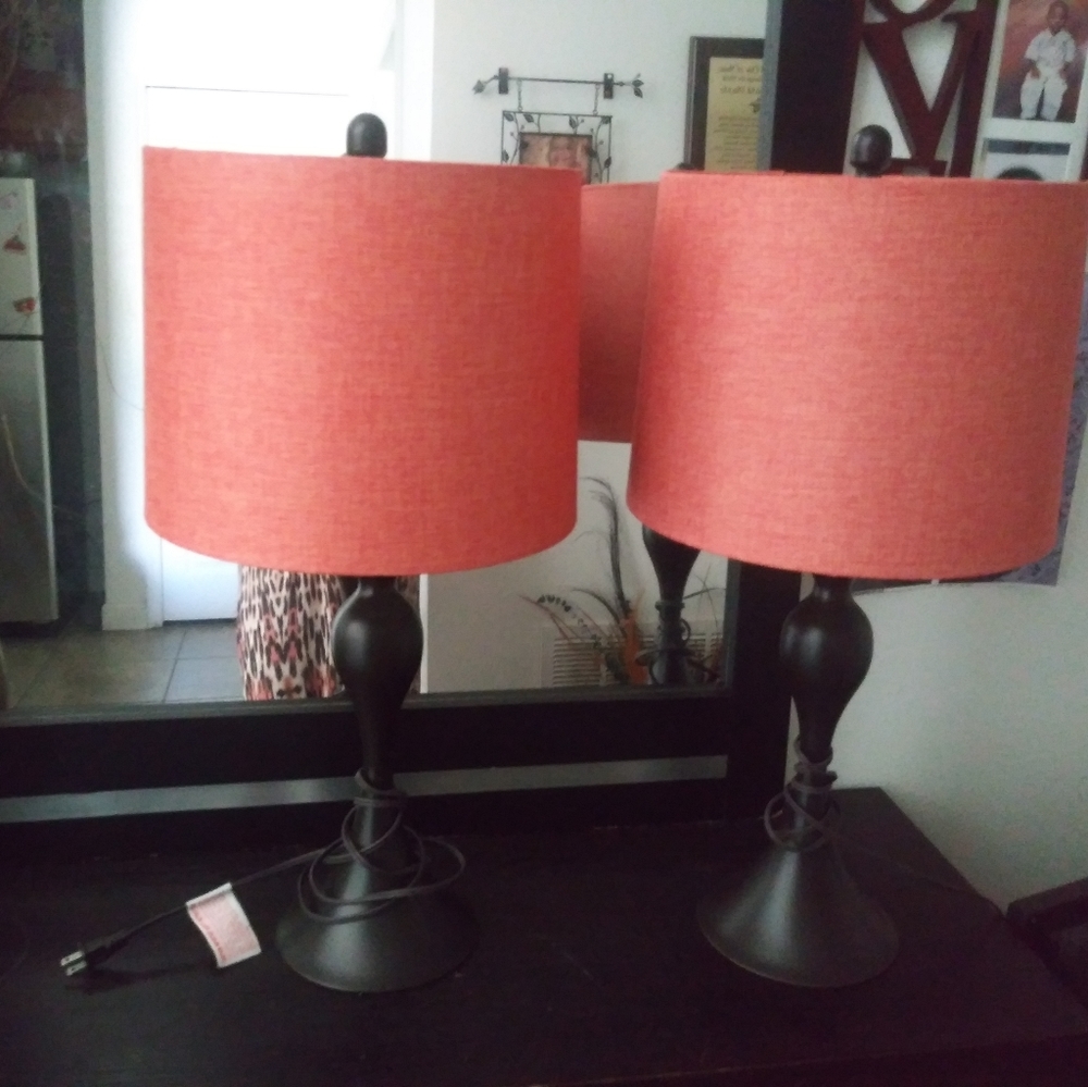 A pair of lamps